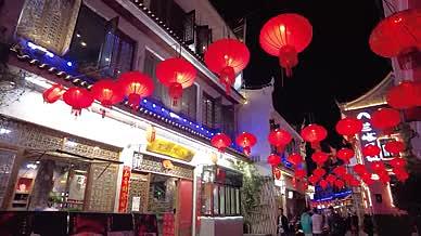 春节郴州喜庆千年裕后街人流红灯笼实拍视频视频的预览图